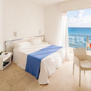Zimmer mit Kingsize-Bett